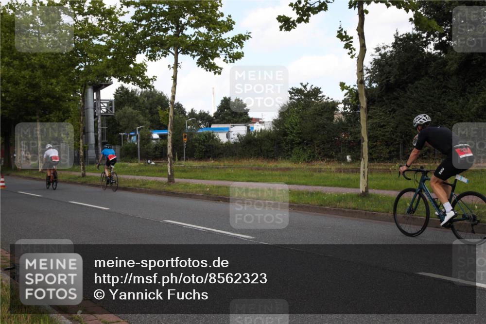 10.08.2025 - GEWOBA Citytriathlon Bremen Yannick Fuchs http://msf.ph/oto/8562323 10.08.2025 12:27:01 Radfahren 607, 644, 703, 727, 846, 889, 918, 928, 948, 1003 meine-sportfotos.de
