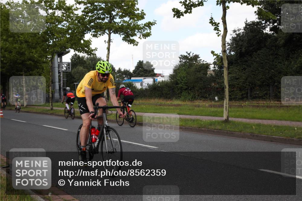 10.08.2025 - GEWOBA Citytriathlon Bremen Yannick Fuchs http://msf.ph/oto/8562359 10.08.2025 12:27:25 Radfahren 568, 586, 633, 792, 835, 918, 929, 962, 1038 meine-sportfotos.de