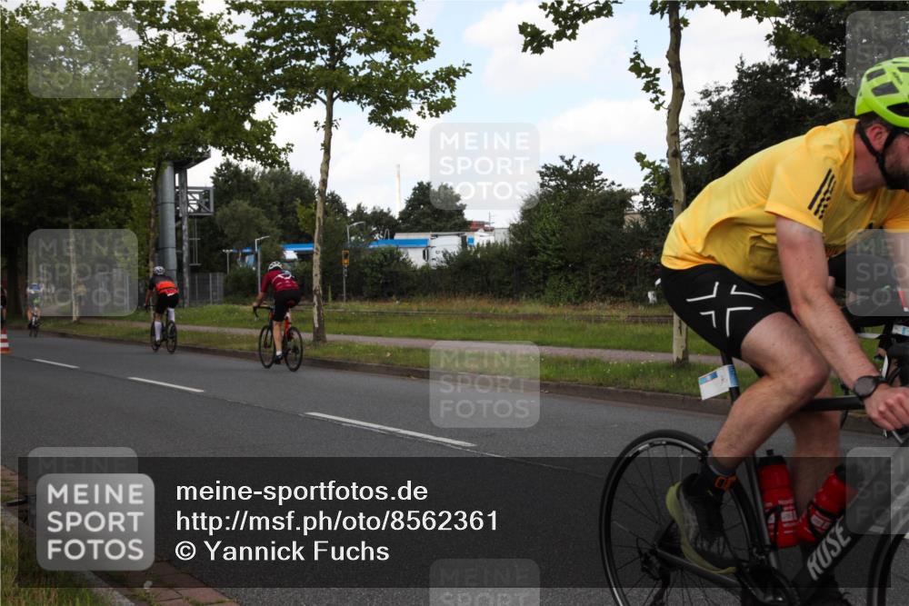 10.08.2025 - GEWOBA Citytriathlon Bremen Yannick Fuchs http://msf.ph/oto/8562361 10.08.2025 12:27:25 Radfahren 568, 586, 633, 792, 835, 918, 929, 962, 1038 meine-sportfotos.de