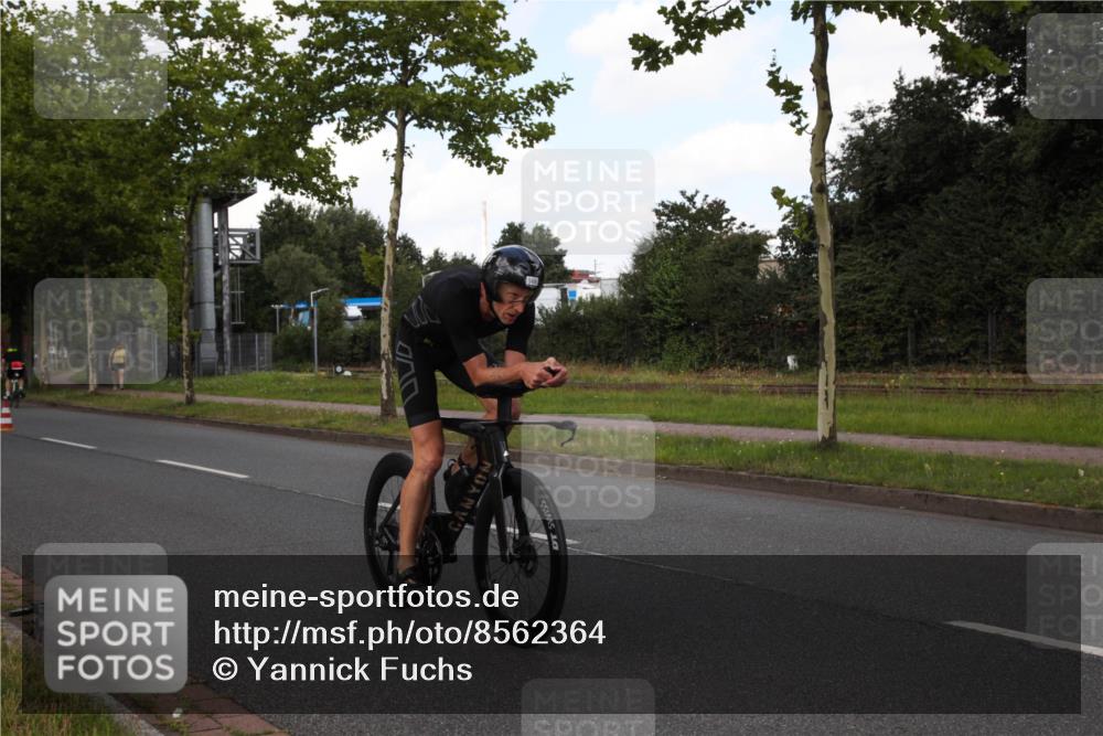 10.08.2025 - GEWOBA Citytriathlon Bremen Yannick Fuchs http://msf.ph/oto/8562364 10.08.2025 12:27:29 Radfahren 568, 586, 633, 647, 792, 835, 929, 962, 1038 meine-sportfotos.de