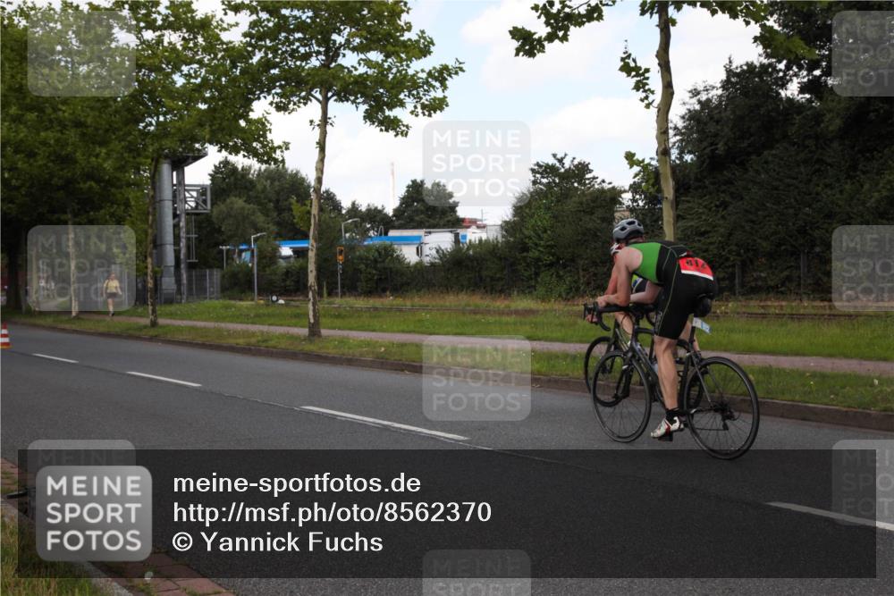 10.08.2025 - GEWOBA Citytriathlon Bremen Yannick Fuchs http://msf.ph/oto/8562370 10.08.2025 12:27:32 Radfahren 568, 586, 633, 647, 792, 835, 929, 962, 1038 meine-sportfotos.de