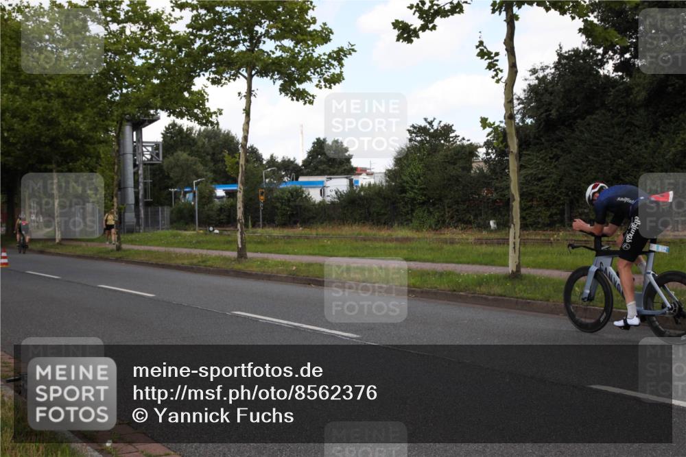 10.08.2025 - GEWOBA Citytriathlon Bremen Yannick Fuchs http://msf.ph/oto/8562376 10.08.2025 12:27:36 Radfahren 568, 586, 647, 792, 835, 929, 1038 meine-sportfotos.de