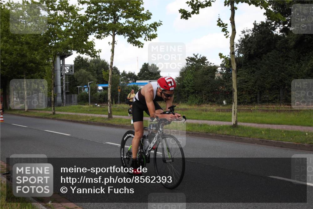 10.08.2025 - GEWOBA Citytriathlon Bremen Yannick Fuchs http://msf.ph/oto/8562393 10.08.2025 12:27:49 Radfahren 593, 647, 669, 674, 676, 697, 712, 800, 819, 885, 963 meine-sportfotos.de
