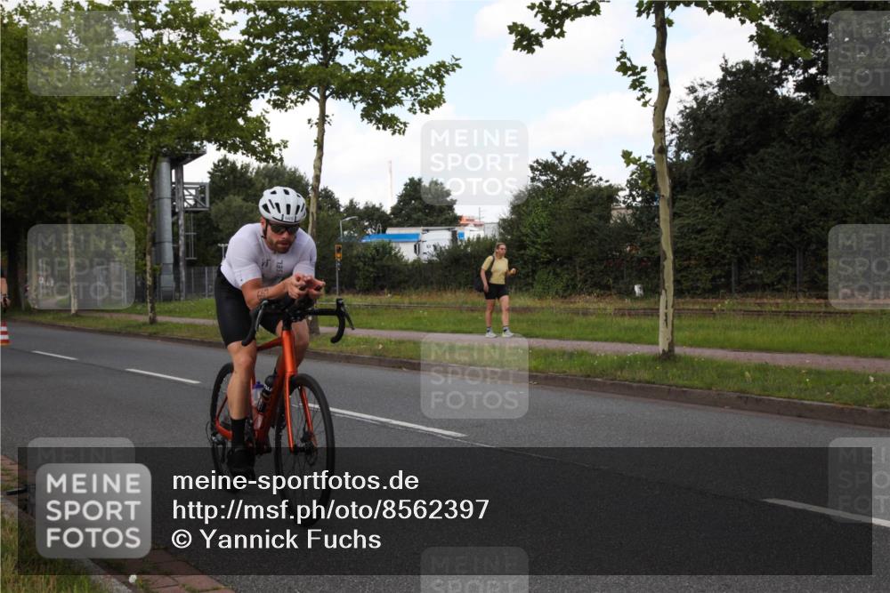 10.08.2025 - GEWOBA Citytriathlon Bremen Yannick Fuchs http://msf.ph/oto/8562397 10.08.2025 12:27:53 Radfahren 593, 647, 669, 674, 676, 697, 712, 713, 716, 800, 819, 885, 963 meine-sportfotos.de