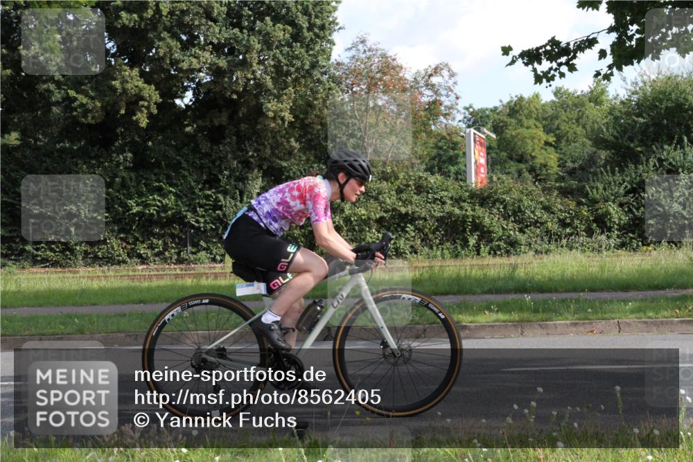 10.08.2025 - GEWOBA Citytriathlon Bremen Yannick Fuchs http://msf.ph/oto/8562405 10.08.2025 10:40:00 Radfahren 55, 57, 61, 77, 79, 91, 143, 197, 227, 398, 496 meine-sportfotos.de