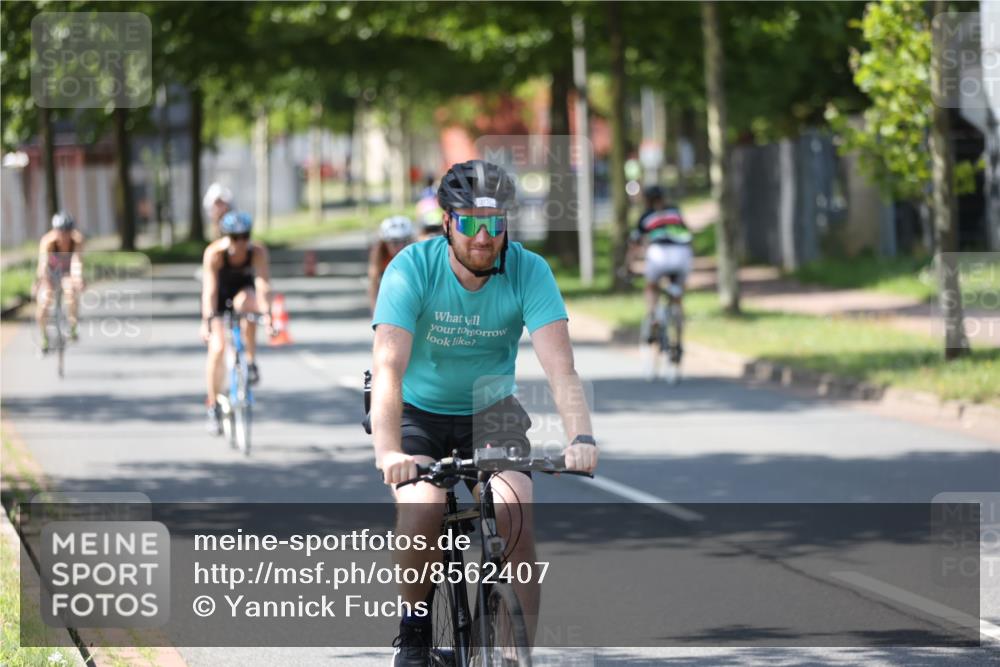 10.08.2025 - GEWOBA Citytriathlon Bremen Yannick Fuchs http://msf.ph/oto/8562407 10.08.2025 14:29:37 Radfahren 117, 179, 206, 212, 226, 351, 365, 373, 405, 466, 487, 517 meine-sportfotos.de