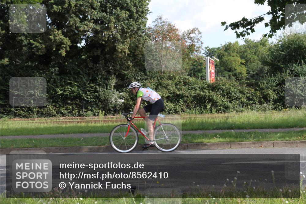 10.08.2025 - GEWOBA Citytriathlon Bremen Yannick Fuchs http://msf.ph/oto/8562410 10.08.2025 10:40:01 Radfahren 55, 57, 61, 77, 79, 91, 143, 197, 227, 398, 496 meine-sportfotos.de