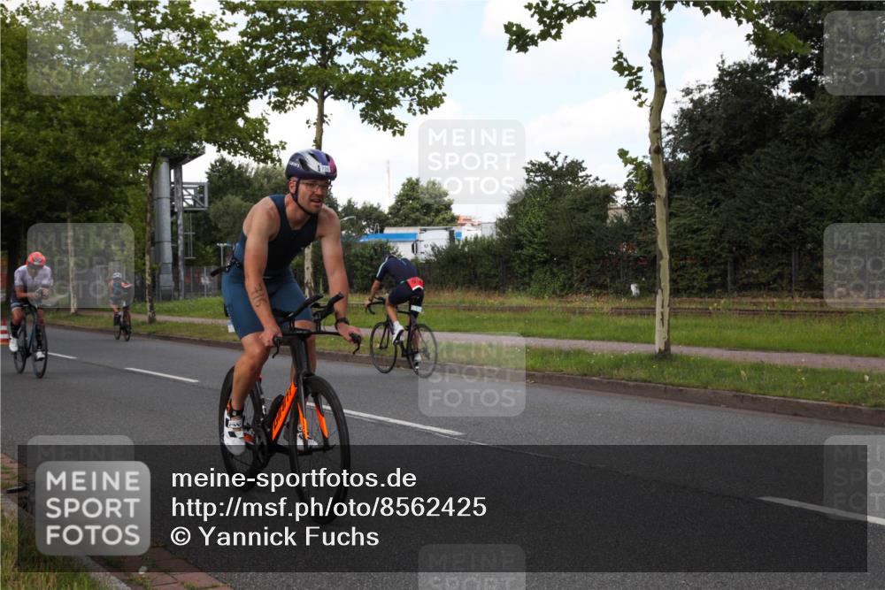 10.08.2025 - GEWOBA Citytriathlon Bremen Yannick Fuchs http://msf.ph/oto/8562425 10.08.2025 12:28:06 Radfahren 593, 651, 669, 674, 676, 697, 712, 713, 716, 748, 800, 885, 898, 907 meine-sportfotos.de