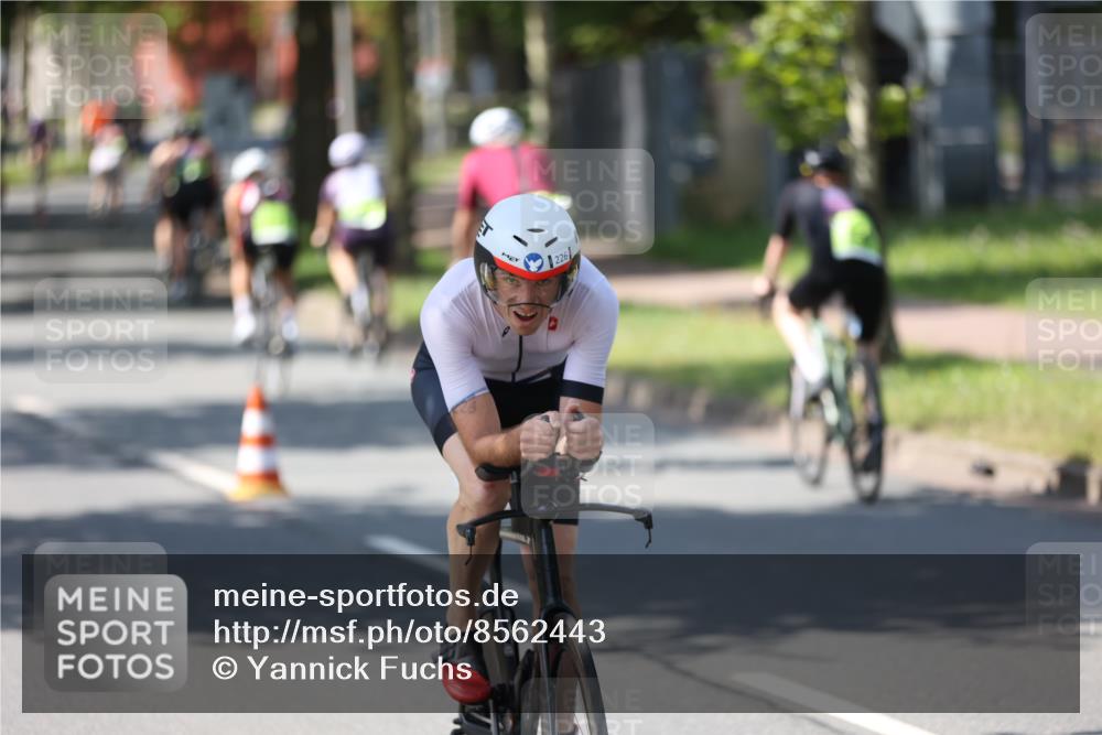 10.08.2025 - GEWOBA Citytriathlon Bremen Yannick Fuchs http://msf.ph/oto/8562443 10.08.2025 14:29:42 Radfahren 117, 179, 212, 226, 275, 327, 351, 373, 405, 466, 468, 487, 517 meine-sportfotos.de