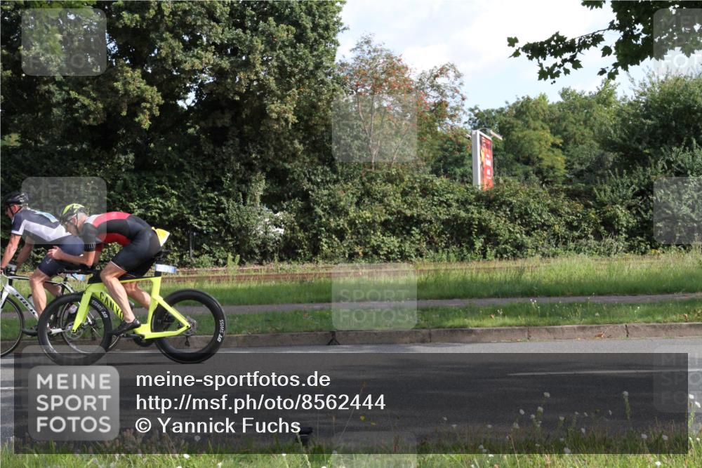 10.08.2025 - GEWOBA Citytriathlon Bremen Yannick Fuchs http://msf.ph/oto/8562444 10.08.2025 10:40:06 Radfahren 11, 55, 57, 61, 77, 79, 91, 135, 197, 227, 398, 496 meine-sportfotos.de