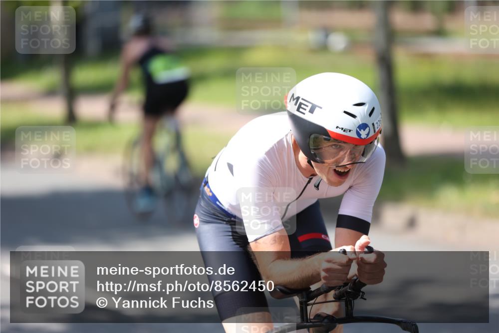 10.08.2025 - GEWOBA Citytriathlon Bremen Yannick Fuchs http://msf.ph/oto/8562450 10.08.2025 14:29:43 Radfahren 179, 212, 226, 275, 327, 351, 373, 405, 466, 468, 487, 517 meine-sportfotos.de