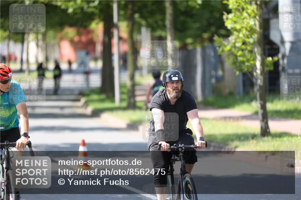10.08.2025 - GEWOBA Citytriathlon Bremen Yannick Fuchs http://msf.ph/oto/8562475 10.08.2025 14:30:01 Radfahren 42, 95, 112, 183, 275, 315, 327, 337, 429, 454, 468 meine-sportfotos.de