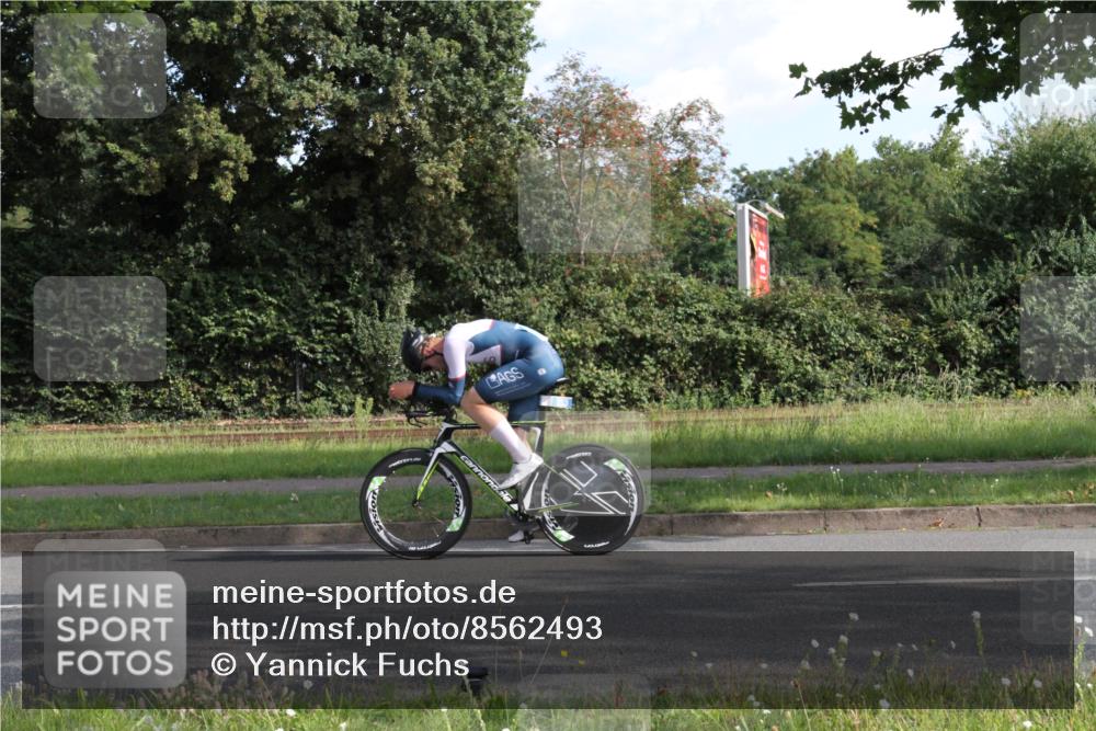 10.08.2025 - GEWOBA Citytriathlon Bremen Yannick Fuchs http://msf.ph/oto/8562493 10.08.2025 10:40:16 Radfahren 1, 11, 39, 47, 61, 65, 79, 91, 125, 135, 197, 227, 229 meine-sportfotos.de
