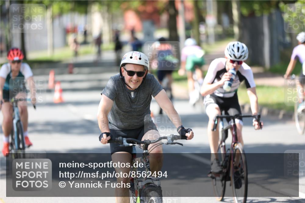 10.08.2025 - GEWOBA Citytriathlon Bremen Yannick Fuchs http://msf.ph/oto/8562494 10.08.2025 14:30:06 Radfahren 42, 95, 112, 149, 183, 315, 327, 337, 400, 402, 429, 454 meine-sportfotos.de