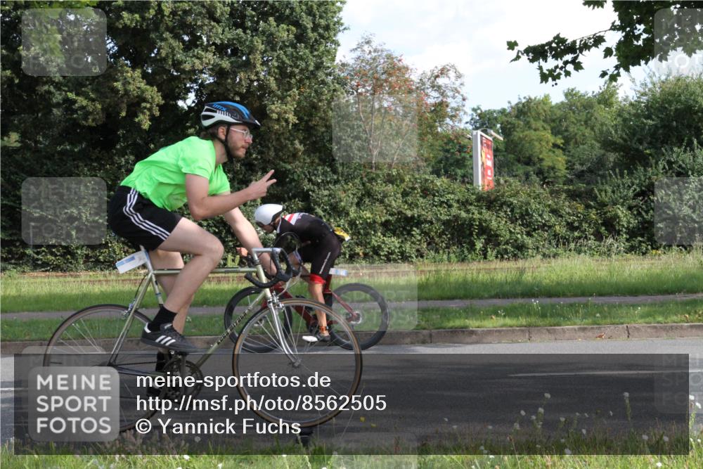 10.08.2025 - GEWOBA Citytriathlon Bremen Yannick Fuchs http://msf.ph/oto/8562505 10.08.2025 10:40:20 Radfahren 1, 11, 39, 47, 61, 65, 125, 135, 197, 227, 229 meine-sportfotos.de
