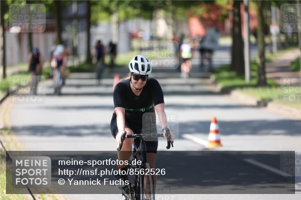 10.08.2025 - GEWOBA Citytriathlon Bremen Yannick Fuchs http://msf.ph/oto/8562526 10.08.2025 14:30:12 Radfahren 42, 66, 95, 112, 148, 149, 315, 337, 361, 374, 400, 402, 410, 429, 454 meine-sportfotos.de