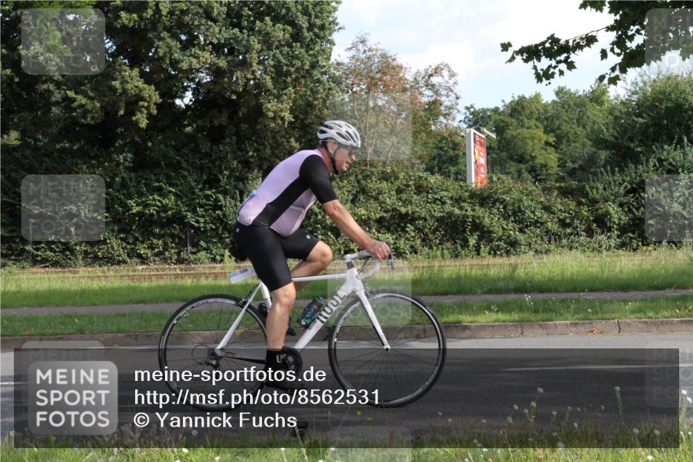 10.08.2025 - GEWOBA Citytriathlon Bremen Yannick Fuchs http://msf.ph/oto/8562531 10.08.2025 10:40:26 Radfahren 1, 11, 39, 47, 65, 125, 135, 229, 368 meine-sportfotos.de