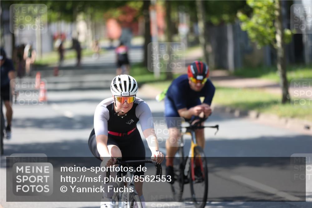 10.08.2025 - GEWOBA Citytriathlon Bremen Yannick Fuchs http://msf.ph/oto/8562553 10.08.2025 14:30:19 Radfahren 8, 33, 66, 95, 148, 149, 329, 338, 347, 361, 374, 400, 402, 410, 429, 492 meine-sportfotos.de