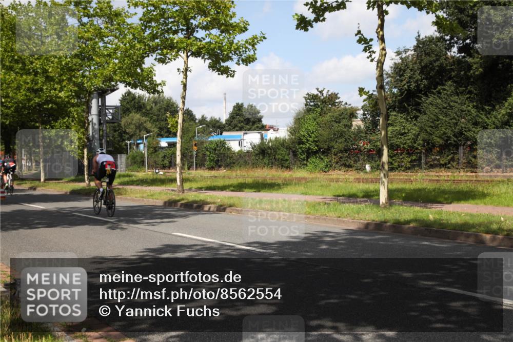 10.08.2025 - GEWOBA Citytriathlon Bremen Yannick Fuchs http://msf.ph/oto/8562554 10.08.2025 12:28:44 Radfahren 622, 625, 629, 659, 732, 828, 851, 941, 981 meine-sportfotos.de
