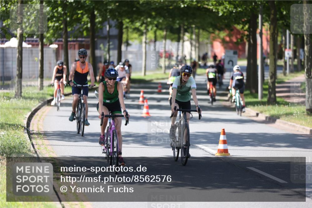 10.08.2025 - GEWOBA Citytriathlon Bremen Yannick Fuchs http://msf.ph/oto/8562576 10.08.2025 14:30:24 Radfahren 8, 33, 66, 148, 149, 329, 338, 347, 361, 374, 400, 402, 410, 429, 461, 492 meine-sportfotos.de