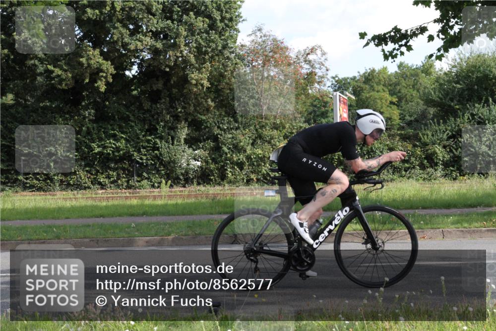 10.08.2025 - GEWOBA Citytriathlon Bremen Yannick Fuchs http://msf.ph/oto/8562577 10.08.2025 10:40:37 Radfahren 23, 39, 65, 67, 125, 141, 229, 368, 505 meine-sportfotos.de