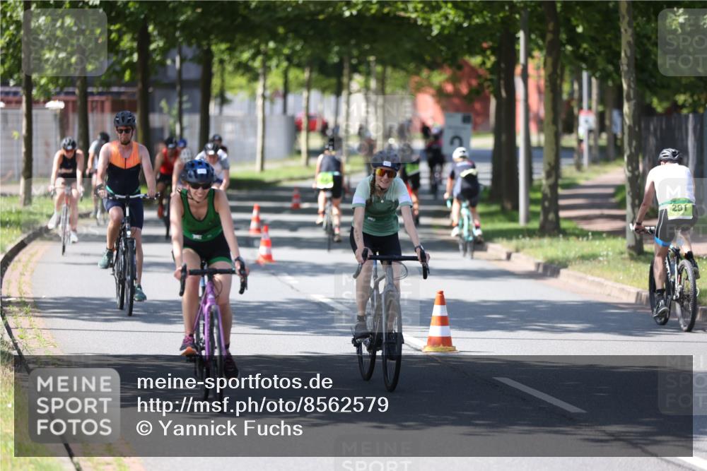 10.08.2025 - GEWOBA Citytriathlon Bremen Yannick Fuchs http://msf.ph/oto/8562579 10.08.2025 14:30:24 Radfahren 8, 33, 66, 148, 149, 329, 338, 347, 361, 374, 400, 402, 410, 429, 461, 492 meine-sportfotos.de