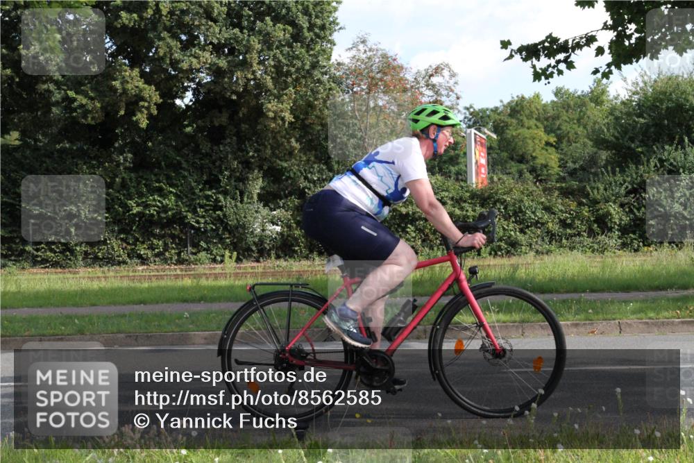10.08.2025 - GEWOBA Citytriathlon Bremen Yannick Fuchs http://msf.ph/oto/8562585 10.08.2025 10:40:43 Radfahren 23, 67, 73, 141, 368, 431, 505 meine-sportfotos.de