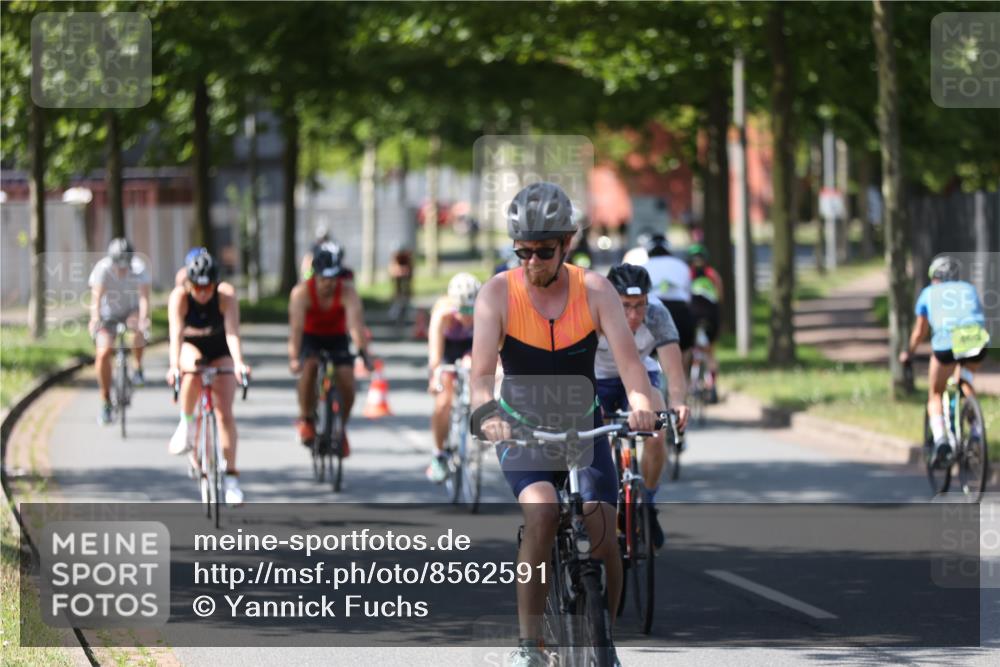 10.08.2025 - GEWOBA Citytriathlon Bremen Yannick Fuchs http://msf.ph/oto/8562591 10.08.2025 14:30:26 Radfahren 8, 33, 66, 148, 149, 328, 329, 338, 345, 347, 361, 374, 381, 400, 402, 410, 461, 492 meine-sportfotos.de