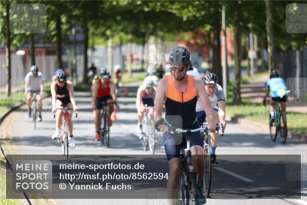 10.08.2025 - GEWOBA Citytriathlon Bremen Yannick Fuchs http://msf.ph/oto/8562594 10.08.2025 14:30:27 Radfahren 8, 33, 66, 148, 149, 328, 329, 338, 345, 347, 361, 374, 381, 400, 402, 410, 461, 492 meine-sportfotos.de