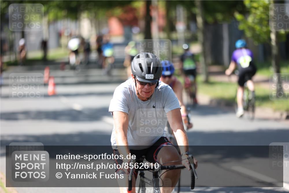 10.08.2025 - GEWOBA Citytriathlon Bremen Yannick Fuchs http://msf.ph/oto/8562610 10.08.2025 14:30:30 Radfahren 8, 12, 33, 66, 107, 148, 149, 178, 328, 329, 338, 341, 345, 347, 356, 361, 374, 381, 409, 410, 461, 492 meine-sportfotos.de