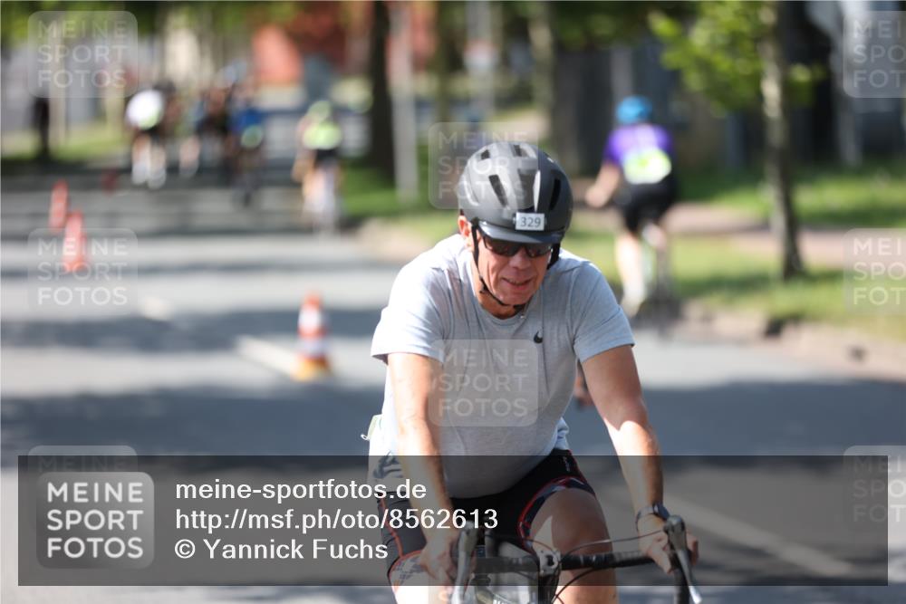 10.08.2025 - GEWOBA Citytriathlon Bremen Yannick Fuchs http://msf.ph/oto/8562613 10.08.2025 14:30:30 Radfahren 8, 12, 33, 66, 107, 148, 149, 178, 328, 329, 338, 341, 345, 347, 356, 361, 374, 381, 409, 410, 461, 492 meine-sportfotos.de