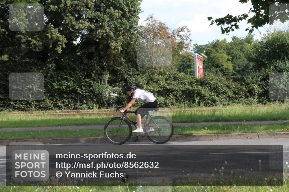 10.08.2025 - GEWOBA Citytriathlon Bremen Yannick Fuchs http://msf.ph/oto/8562632 10.08.2025 10:40:55 Radfahren 37, 67, 73, 139, 141, 153, 203, 237, 431, 505 meine-sportfotos.de