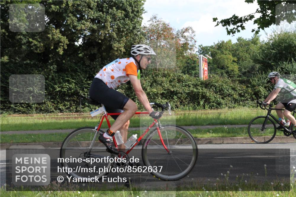 10.08.2025 - GEWOBA Citytriathlon Bremen Yannick Fuchs http://msf.ph/oto/8562637 10.08.2025 10:40:56 Radfahren 37, 67, 73, 139, 141, 153, 203, 237, 369, 431 meine-sportfotos.de