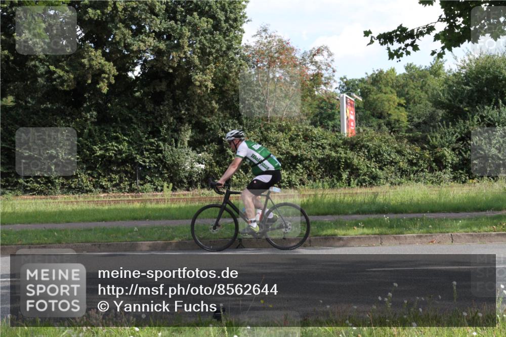 10.08.2025 - GEWOBA Citytriathlon Bremen Yannick Fuchs http://msf.ph/oto/8562644 10.08.2025 10:40:57 Radfahren 37, 67, 73, 139, 141, 153, 203, 237, 369, 431 meine-sportfotos.de