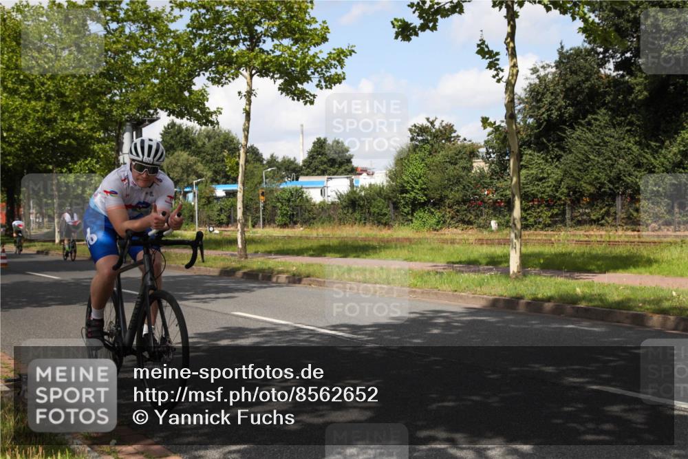 10.08.2025 - GEWOBA Citytriathlon Bremen Yannick Fuchs http://msf.ph/oto/8562652 10.08.2025 12:29:14 Radfahren 576, 583, 605, 656, 679, 799, 1007, 1030 meine-sportfotos.de