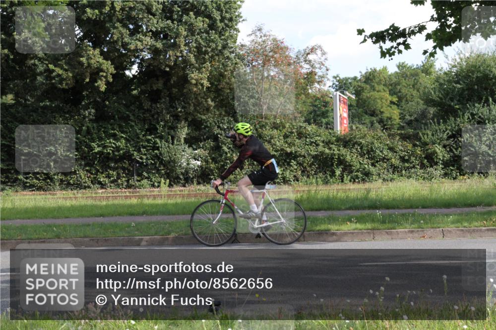 10.08.2025 - GEWOBA Citytriathlon Bremen Yannick Fuchs http://msf.ph/oto/8562656 10.08.2025 10:40:59 Radfahren 37, 67, 73, 139, 141, 153, 203, 237, 369, 431 meine-sportfotos.de