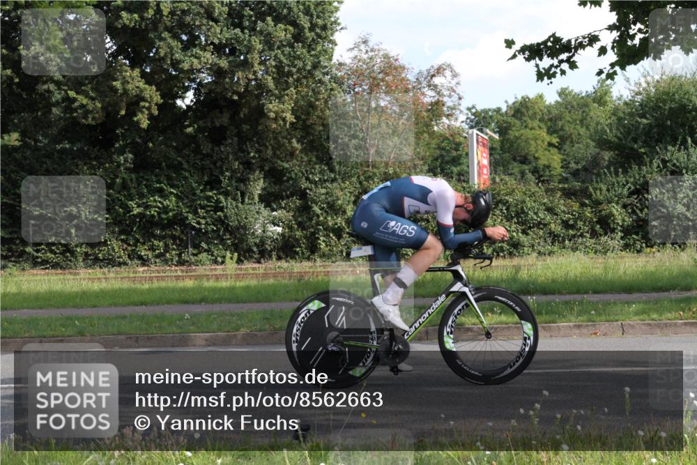 10.08.2025 - GEWOBA Citytriathlon Bremen Yannick Fuchs http://msf.ph/oto/8562663 10.08.2025 10:41:02 Radfahren 37, 67, 73, 139, 153, 203, 237, 369, 431 meine-sportfotos.de
