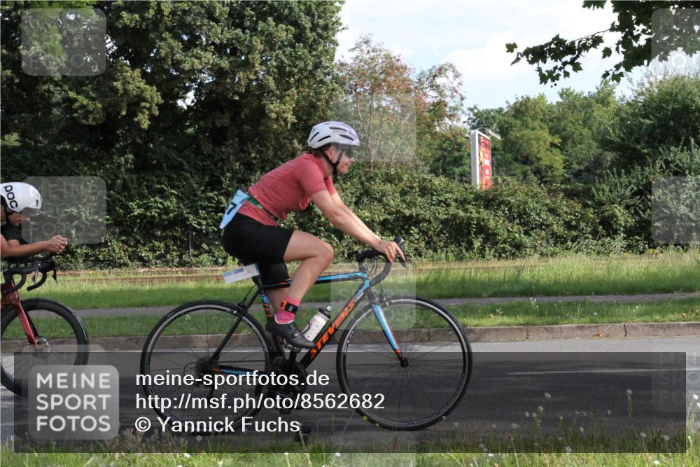 10.08.2025 - GEWOBA Citytriathlon Bremen Yannick Fuchs http://msf.ph/oto/8562682 10.08.2025 10:41:06 Radfahren 37, 73, 139, 153, 203, 237, 369 meine-sportfotos.de