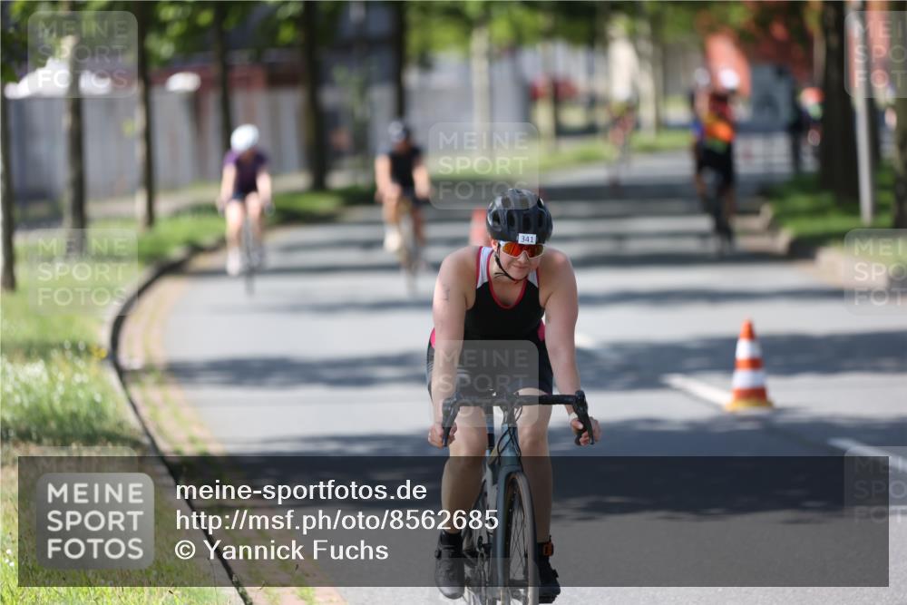 10.08.2025 - GEWOBA Citytriathlon Bremen Yannick Fuchs http://msf.ph/oto/8562685 10.08.2025 14:30:44 Radfahren 12, 107, 175, 178, 328, 341, 345, 356, 381, 399, 409, 416, 461, 504, 510 meine-sportfotos.de
