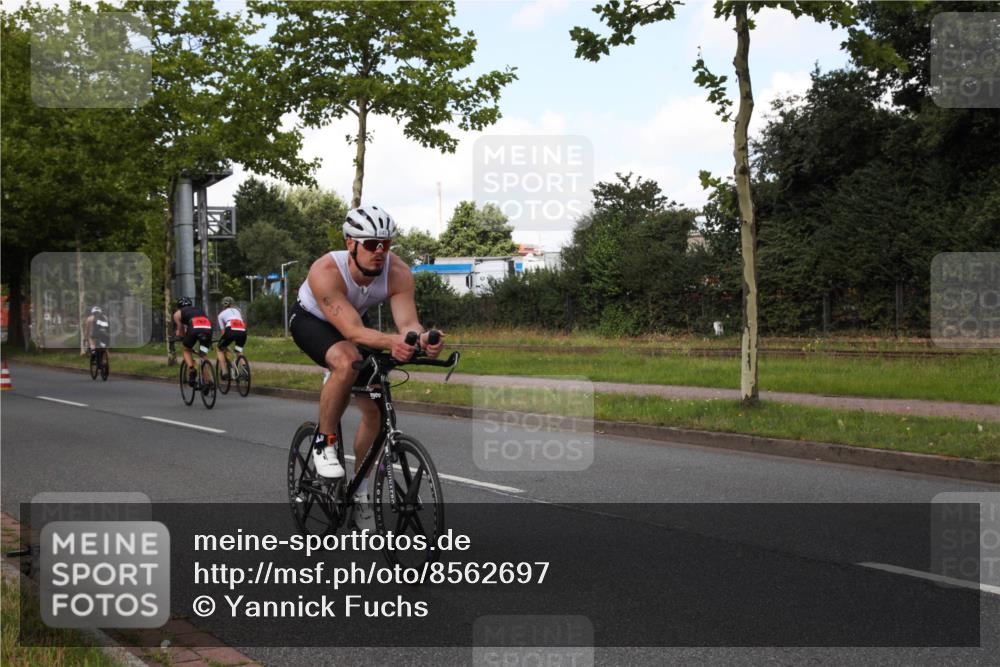 10.08.2025 - GEWOBA Citytriathlon Bremen Yannick Fuchs http://msf.ph/oto/8562697 10.08.2025 12:29:39 Radfahren 645, 687, 751, 771, 922, 927, 942 meine-sportfotos.de