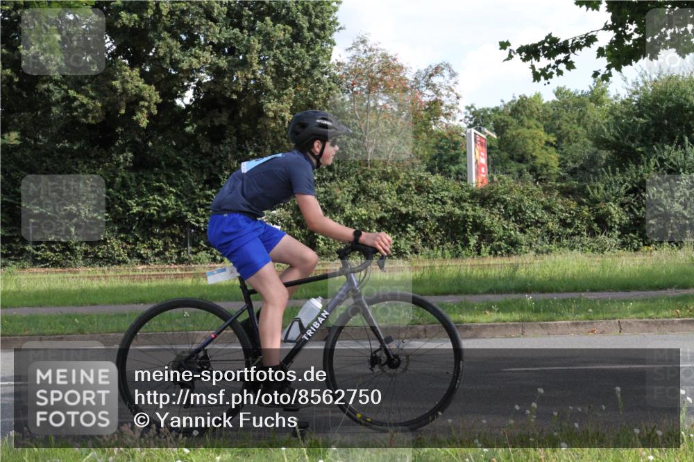 10.08.2025 - GEWOBA Citytriathlon Bremen Yannick Fuchs http://msf.ph/oto/8562750 10.08.2025 10:41:30 Radfahren 15, 191, 195, 484 meine-sportfotos.de