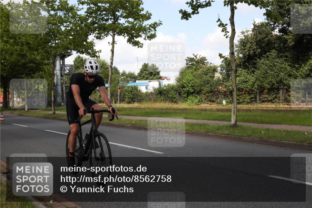 10.08.2025 - GEWOBA Citytriathlon Bremen Yannick Fuchs http://msf.ph/oto/8562758 10.08.2025 12:30:13 Radfahren 640, 675, 717, 722, 733, 745, 760, 769, 823, 875, 884, 935, 943, 960, 1013 meine-sportfotos.de