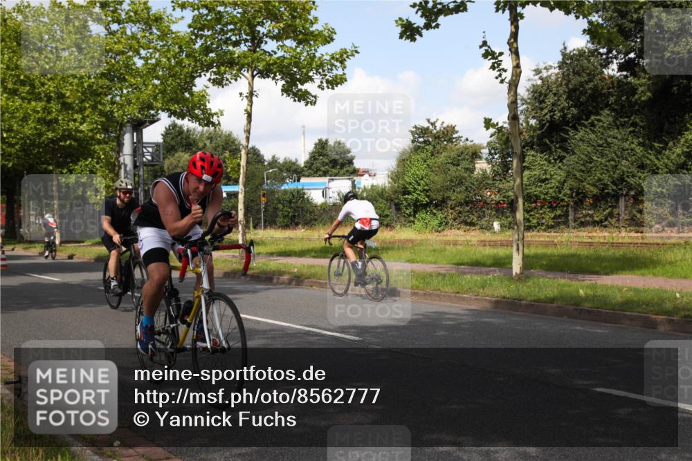 10.08.2025 - GEWOBA Citytriathlon Bremen Yannick Fuchs http://msf.ph/oto/8562777 10.08.2025 12:30:21 Radfahren 722, 733, 745, 760, 767, 823, 884, 932, 935, 943, 1013 meine-sportfotos.de