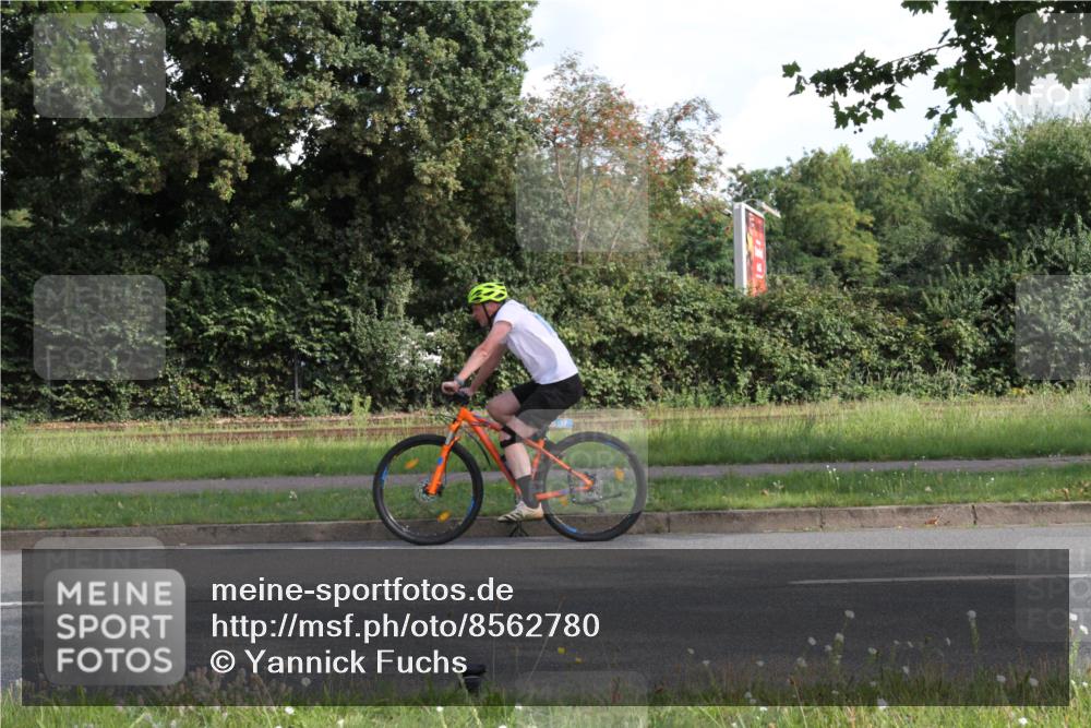 10.08.2025 - GEWOBA Citytriathlon Bremen Yannick Fuchs http://msf.ph/oto/8562780 10.08.2025 10:41:42 Radfahren 3, 9, 395, 410 meine-sportfotos.de