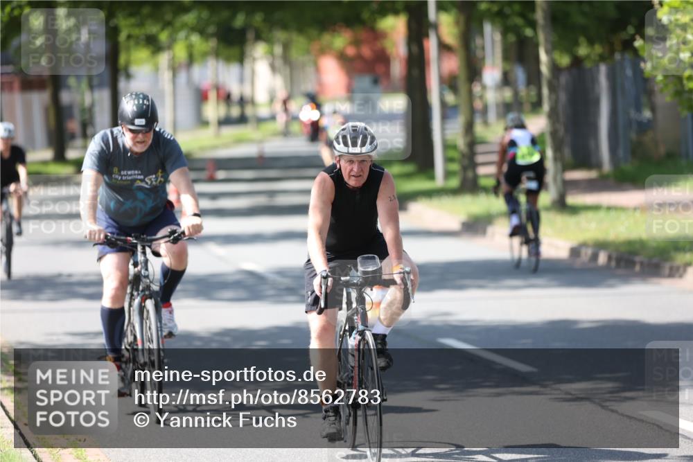 10.08.2025 - GEWOBA Citytriathlon Bremen Yannick Fuchs http://msf.ph/oto/8562783 10.08.2025 14:32:31 Radfahren 105, 284, 299, 355, 370, 393, 420, 463, 489 meine-sportfotos.de