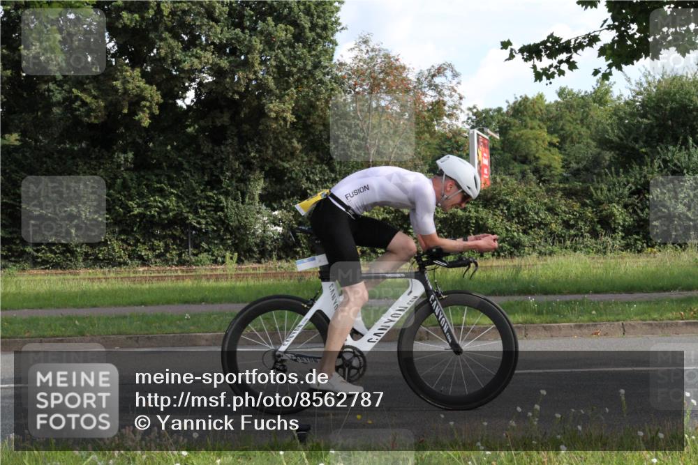 10.08.2025 - GEWOBA Citytriathlon Bremen Yannick Fuchs http://msf.ph/oto/8562787 10.08.2025 10:41:45 Radfahren 3, 9, 177, 223, 395, 410 meine-sportfotos.de