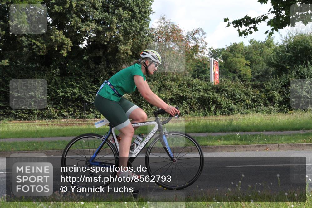 10.08.2025 - GEWOBA Citytriathlon Bremen Yannick Fuchs http://msf.ph/oto/8562793 10.08.2025 10:41:47 Radfahren 3, 9, 177, 223, 395, 410 meine-sportfotos.de
