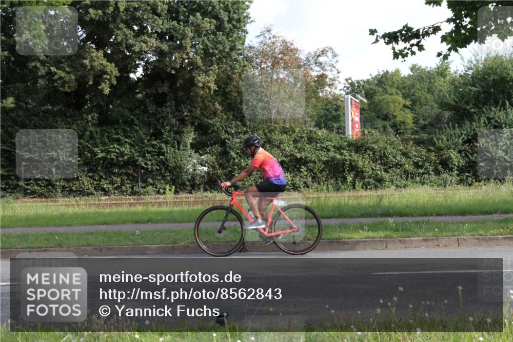 10.08.2025 - GEWOBA Citytriathlon Bremen Yannick Fuchs http://msf.ph/oto/8562843 10.08.2025 10:42:06 Radfahren 25, 41, 131, 177, 223 meine-sportfotos.de