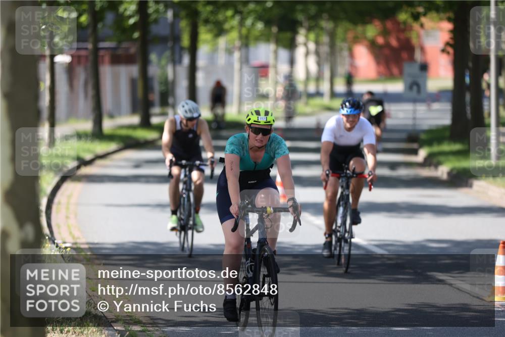 10.08.2025 - GEWOBA Citytriathlon Bremen Yannick Fuchs http://msf.ph/oto/8562848 10.08.2025 14:33:01 Radfahren 14, 15, 37, 82, 93, 96, 118, 122, 243, 357, 387, 473, 501 meine-sportfotos.de