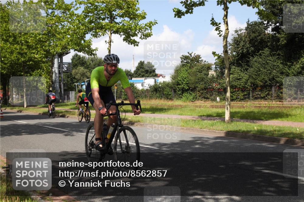 10.08.2025 - GEWOBA Citytriathlon Bremen Yannick Fuchs http://msf.ph/oto/8562857 10.08.2025 12:30:53 Radfahren 587, 752, 916, 937, 951, 1020, 1022, 1026 meine-sportfotos.de